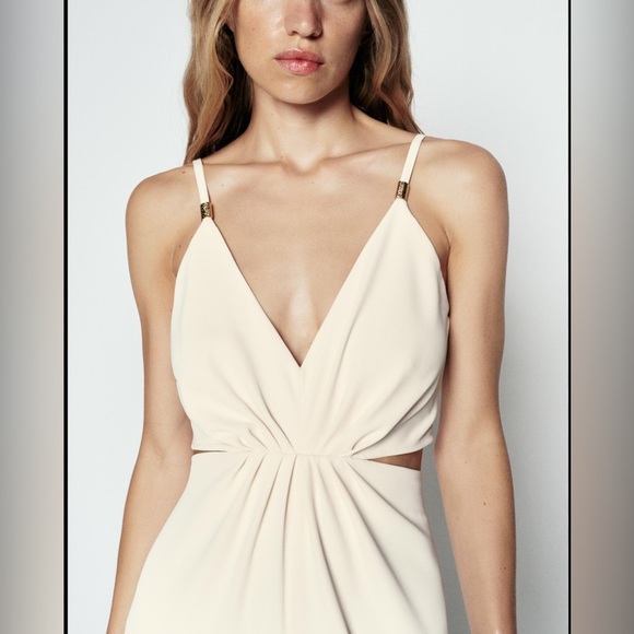 Zara Jumpsuit wide leg with cut out details size med in a ivory cream color - Picture 5 of 12